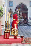 Besapiés del Santísimo Cristo Yacente (Iglesia Mayor Prioral) (El Puerto de Santa María (Cádiz). 2 de noviembre de 2013