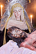 Besapiés del Santísimo Cristo Yacente (Iglesia Mayor Prioral - El Puerto de Santa María (Cádiz). 24 de noviembre de 2013