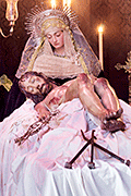 Besapiés del Santísimo Cristo Yacente (Iglesia Mayor Prioral - El Puerto de Santa María (Cádiz). 24 de noviembre de 2013
