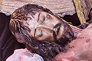 Besapiés del Santísimo Cristo Yacente (Iglesia Mayor Prioral - El Puerto de Santa María (Cádiz). 24 de noviembre de 2013