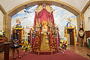 Besamanos de María Santísima del Dulce Nombre tras su Bendición el dia anterior (Bonanza - Sanlúcar de Barrameda)  (23 de febrero de 2014)