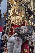 Besamanos de Nuestra Señora de las Angustias (Iglesia de Nuestra Señora del Carmen) (Sanlúcar de Barrameda - Cádiz). Viernes de Dolores, 11 de abril de 2014