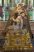 Besapiés del Santísimo Cristo Yacente (María Santísima de las Angustias) (Iglesia de Nuestra Señora del Carmen - Sanlúcar de Barrameda (Cádiz) - 2 de noviembre de 2014