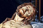Besapiés del Santísimo Cristo Yacente (Iglesia Mayor de Nuestra Señora de la O) (Rota - Cádiz). 5 de abril de 2014