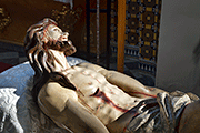 Besapiés del Santísimo Cristo Yacente (Iglesia Mayor de Nuestra Señora de la O) (Rota - Cádiz). 5 de abril de 2014