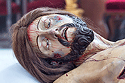 Besapiés del Santísimo Cristo Yacente (Iglesia Conventual de Nuestra Señora del Carmen) (San Fernando - Cádiz). 6 de abril de 2014