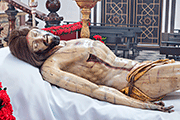 Besapiés del Santísimo Cristo Yacente (Iglesia Conventual de Nuestra Señora del Carmen) (San Fernando - Cádiz). 6 de abril de 2014