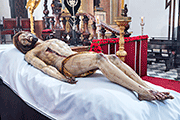 Besapiés del Santísimo Cristo Yacente (Iglesia Conventual de Nuestra Señora del Carmen) (San Fernando - Cádiz). 6 de abril de 2014