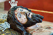 Besapiés del Santísimo Cristo Yacente (Iglesia Conventual de la Victoria) (Puerto Real - Cádiz). 30 de marzo de 2014