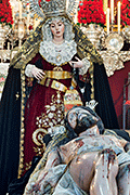 Besapiés del Santísimo Cristo Yacente (Iglesia Conventual de la Victoria) (Puerto Real - Cádiz). 30 de marzo de 2014