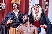 Besapiés del Santísimo Cristo de la Misericordia en su Traslado al sepulcro (Iglesia Prioral de San Sebastián) (Puerto Real - Cádiz). 30 de marzo de 2014