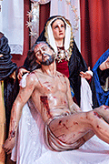 Besapiés del Santísimo Cristo de la Misericordia en su Traslado al sepulcro (Iglesia Prioral de San Sebastián) (Puerto Real - Cádiz). 30 de marzo de 2014