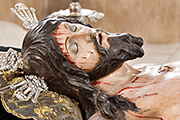 Besapiés del Santísimo Cristo Yacente (Iglesia Conventual de la Victoria) (Puerto Real - Cádiz). 30 de marzo de 2014