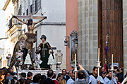 Traslado de las Sagradas Imágenes Titulares de la Hermandad de la Vera-Cruz al colegio de los Marianistas para la celebración de los Cultos Cuaresmales (Jerez de la Frontera (Cádiz). 16 de marzo de 2014.