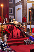 Besapiés extraordinario del Santísimo Cristo del Perdón en la Iglesia de Santa Ana con motivo del 50º aniversario de la Hermandad (20 de febrero de 2013)