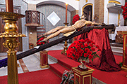 Besapiés extraordinario del Santísimo Cristo del Perdón en la Iglesia de Santa Ana con motivo del 50º aniversario de la Hermandad (20 de febrero de 2013)