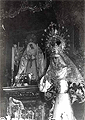 Madre de Dios de la Misericordia en la Victoria junto a la Virgen de la Soledad, a finales de los años 50