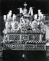 Principios de los años 50. La Virgen de las Angustias sobre un paso de estilo gótico que adquirió en 1947 a la Hermandad de la Lanzada de Sevilla. Las canastillas del paso eran de 1877 y los respiraderos de 1917. En los años 70 salió sobre él el Misterio de la Cena. El paso pertenece hoy a la Hermandad de la Oración en el Huerto de Aguilar (Córdoba) (Foto: Eduardo Pereiras).