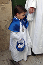 Pequeño acólito de la Hermandad de Cristo Rey en su Triunfal Entrada en Jerusalén