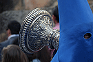 Nazareno con bocina de la Hermandad de Cristo Rey en su Triunfal Entrada en Jerusalén
