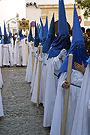 Nazarenos del cortejo del paso de Palio de la Hermandad de Cristo Rey en su Triunfal Entrada en Jerusalén