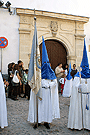 Nazareno portando la Bandera Concepcionista de la Hermandad de Cristo Rey en su Triunfal Entrada en Jerusalén