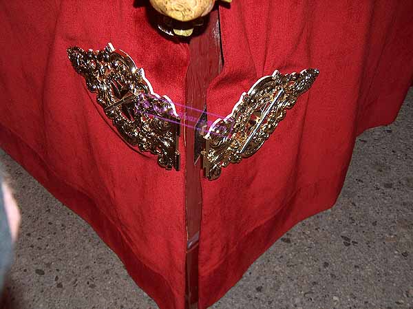 Broches que cierran los faldones del Paso de Misterio de la Coronaci&oacute;n de Espinas