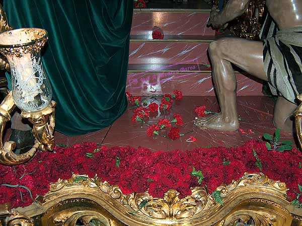 Detalle del suelo del Paso de Misterio del Santísimo Cristo de la Coronación de Espinas