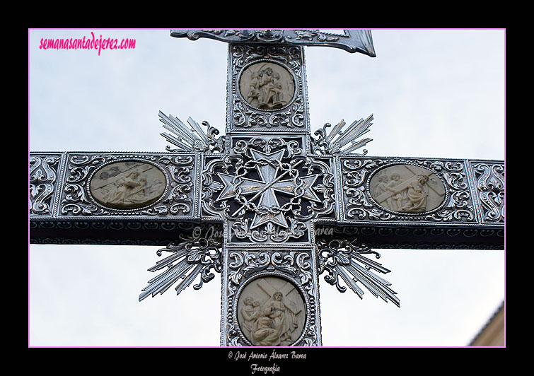 Cruceta de la Cruz de Guía de la Hermandad de la Coronación de Espinas