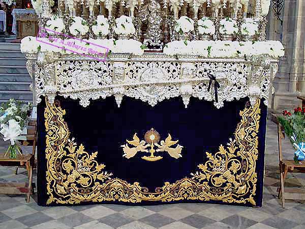 Faldón frontal del Paso de Palio de Santa Maria de la Paz