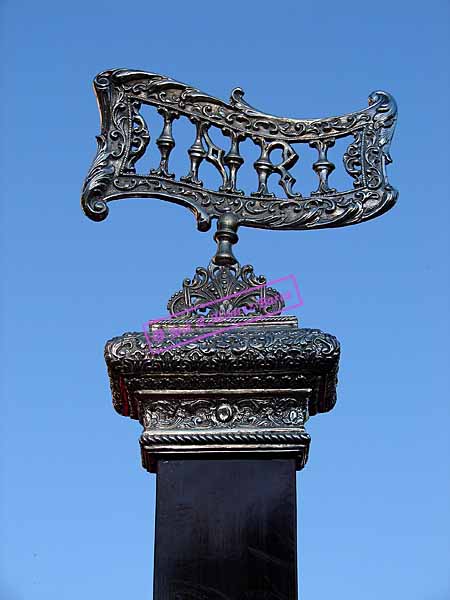 INRI de la Cruz de Guía de la Hermandad de la Cena 