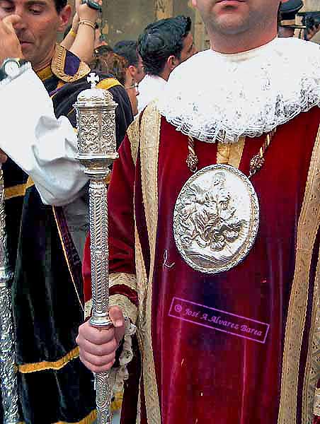 Pertiguero del Cortejo de Misterio de la Hermandad de la Cena