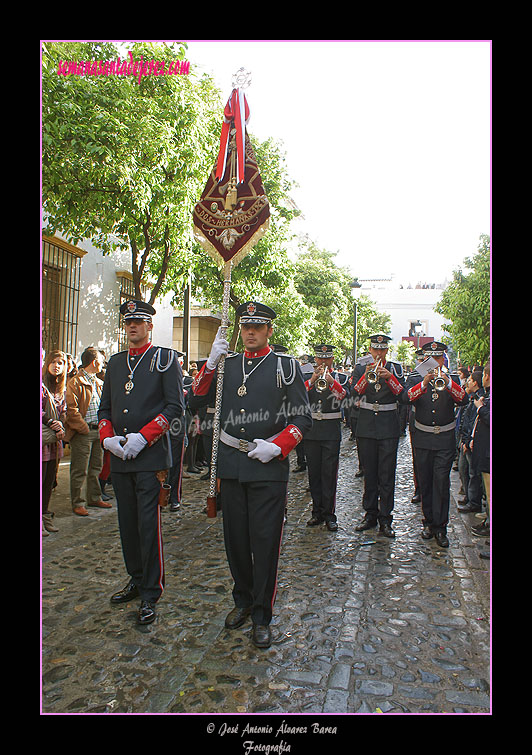 Agrupación Musical Nuestra Señora de la Estrella, de Dos Hermanas (Sevilla), tras el paso de Misterio de la Hermandad de la Sagrada Cena