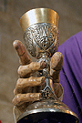 Mano derecha del Señor de la Sagrada Cena con el Cáliz