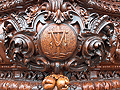 Cartela en el lateral de la canastilla del paso de Nuestro Padre Jesús de las Misericordias