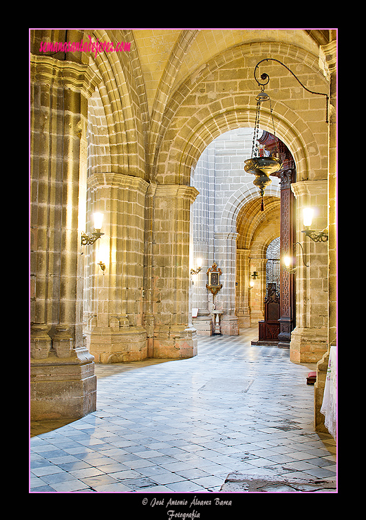 Vista del tramo del Retablo de San Caralampio desde el tramo del Retablo de la Flagelación (Santa Iglesia Catedral)