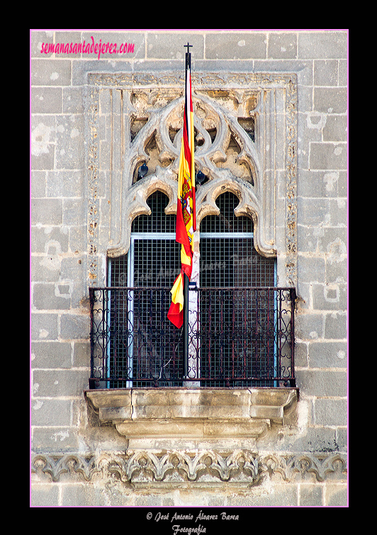Ventana del primer cuerpo de la torre-campanario de la Santa Iglesia Catedral