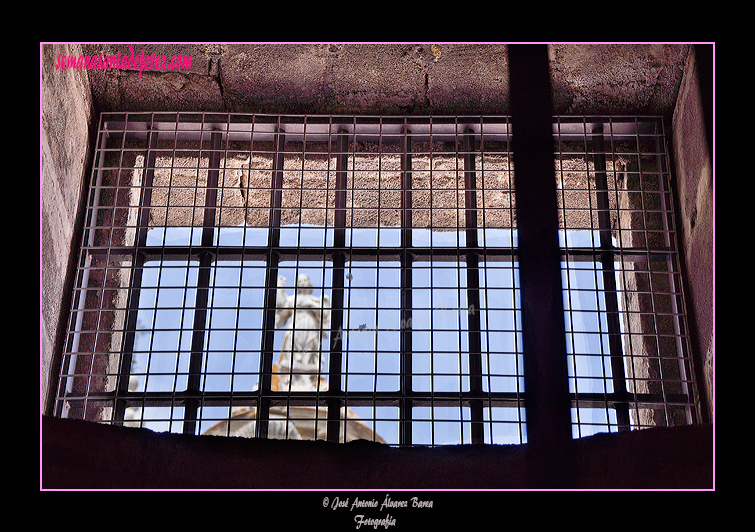 Ventana de la escalera Secreta (Santa Iglesia Catedral)