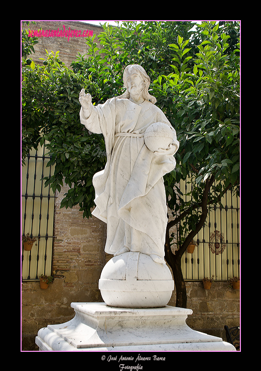 El Salvador - Angelo Rocca - Anteriormente era el remate del desmontado templete del altar mayor (Patio de los Naranjos - Santa Iglesia Catedral)