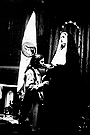 Besamanos a Nuestra Señora del Amor y Sacrificio en la Iglesia de la Compañía de Jesús. La niña con velo nos recuerda los años preconciliares (Foto: Anónima)