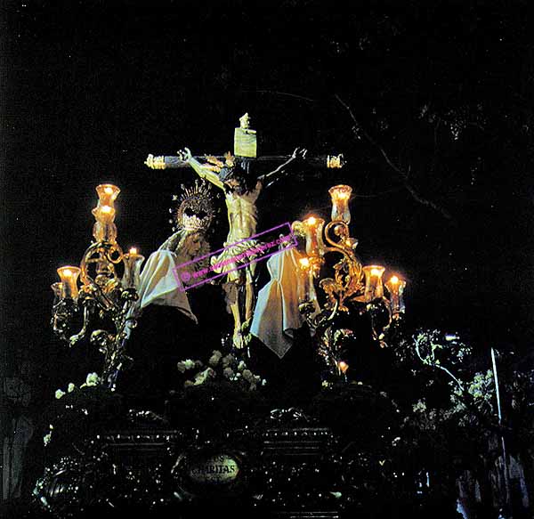A finales de los 70, el paso del Cristo del Amor sin Nuestra Señora de los Remedios, que procesionaba en su paso de palio; en su lugar la Santísima Virgen de Gracia