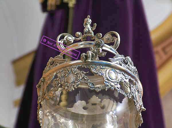 Cresteria de los tulipones del Paso de Nuestro Padre Jesús Nazareno Cautivo 