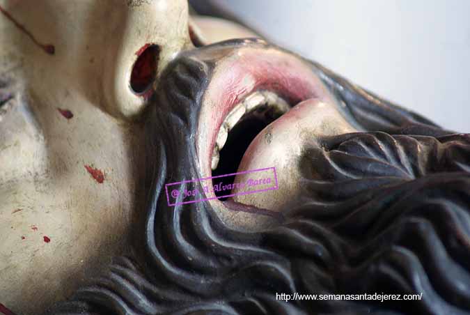 Detalle de la boca del Santísimo Cristo de la Caridad en su traslado al sepulcro