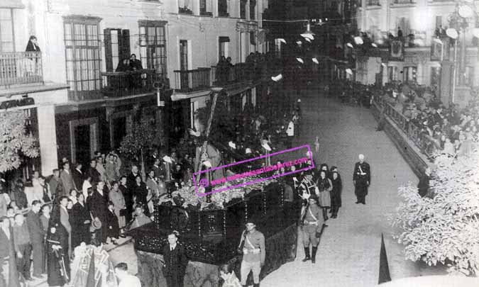 Primera salida procesional del Año 1941 con el paso de Misterio sólamente, en el Gallo Azul