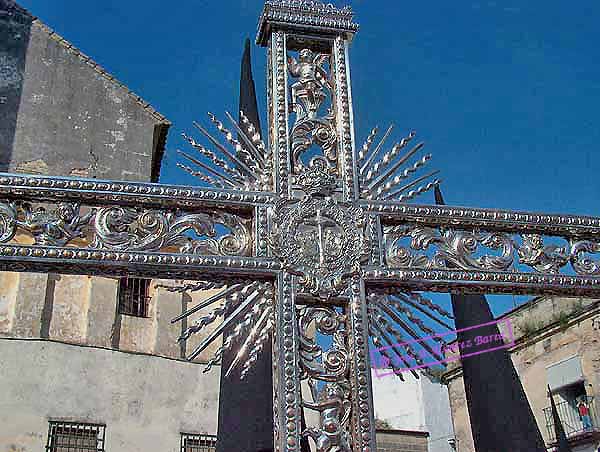 Detalle de la cruceta de la Cruz Gu&iacute;a de la Hermandad de las Tres Ca&iacute;das