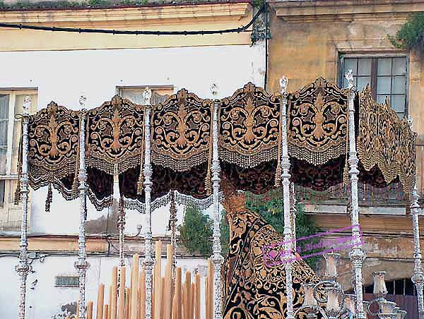 Caidas laterales del Paso de Palio de María Santísima de los Dolores