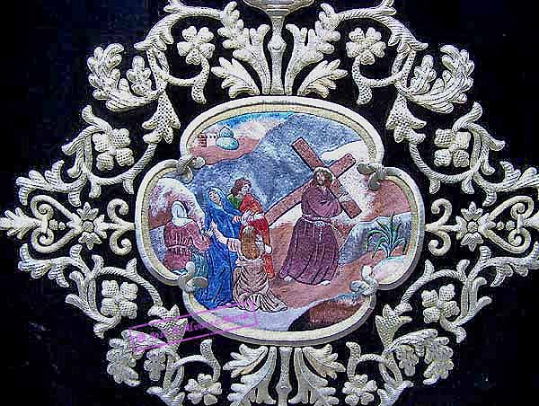 Detalle del bordado del faldón delantero del Paso de Palio de María Santísima de los Dolores
