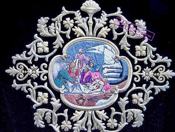 Detalle del bordado de los faldones del Paso de Palio de Mar&iacute;a Sant&iacute;sima de los Dolores