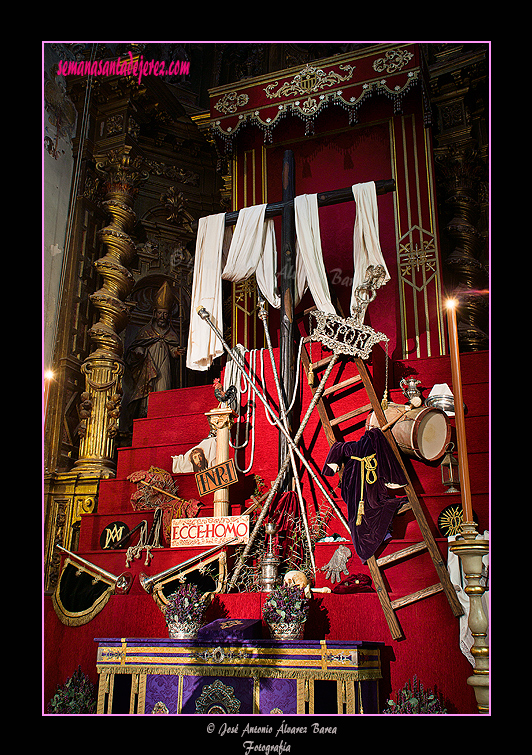 Fondo del Altar del Besamanos de María Santísima de los Dolores 2012