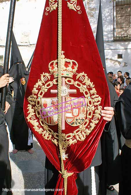 Estandarte de la Hermandad de las Tres Caídas